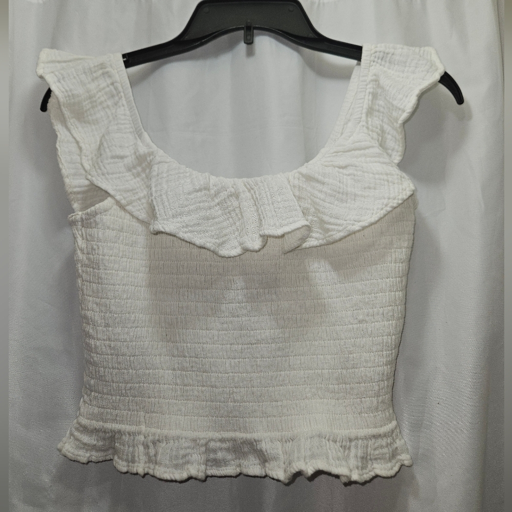 American Eagle White Ribbed Ruffle Cropped Top!
